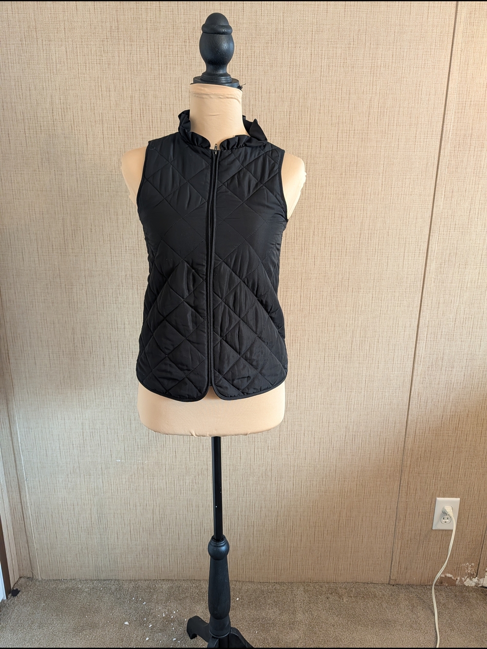 crown & ivy Black Quilted Sleeveless Vest with Ruffle Collar